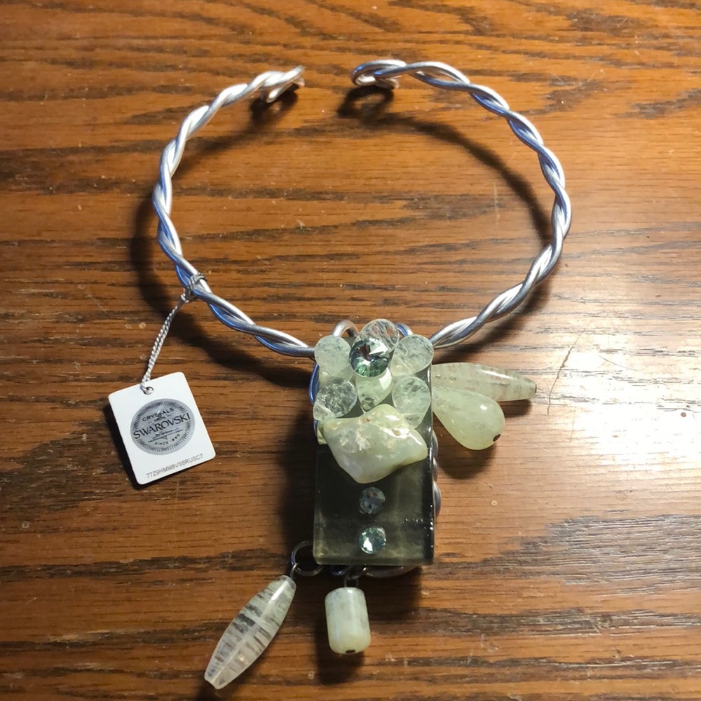 Choker style necklace With green pendant